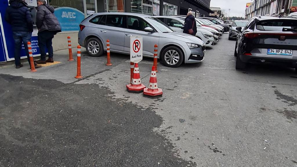 Türkiye İş Bankası Bankamatik Fotoğrafları